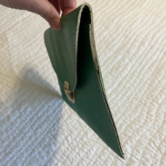 Kelly green envelope clutch with gold buckle - Picture 6 of 9